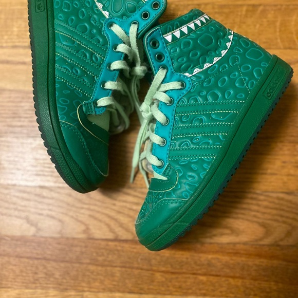 Adidas top ten hi Toy Story Rex (GS) SZ 3 Kids - Picture 1 of 6